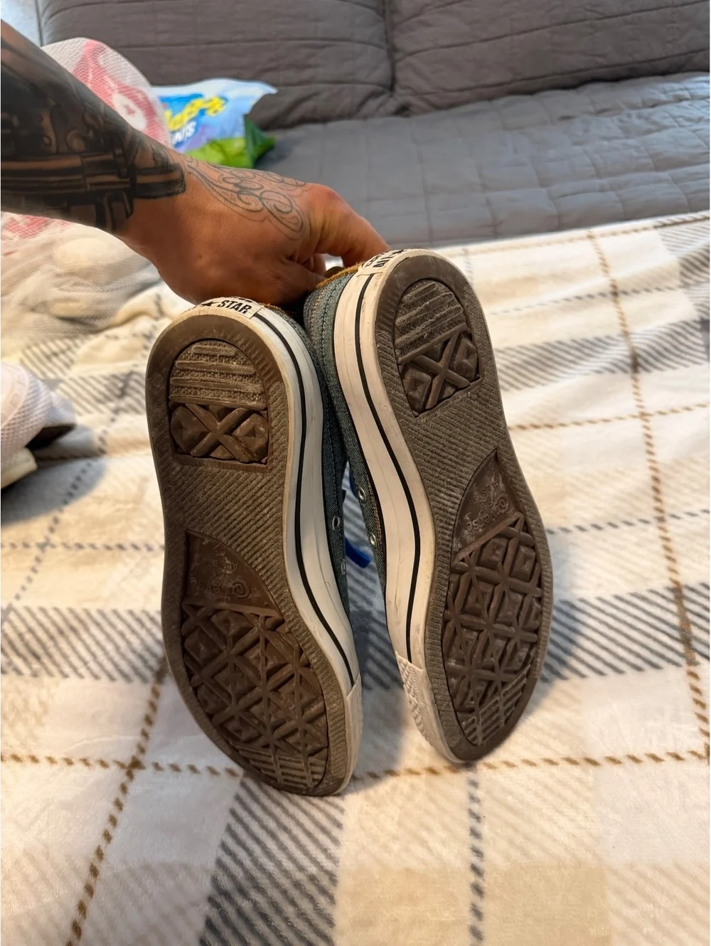 Converse - Picture 2 of 2